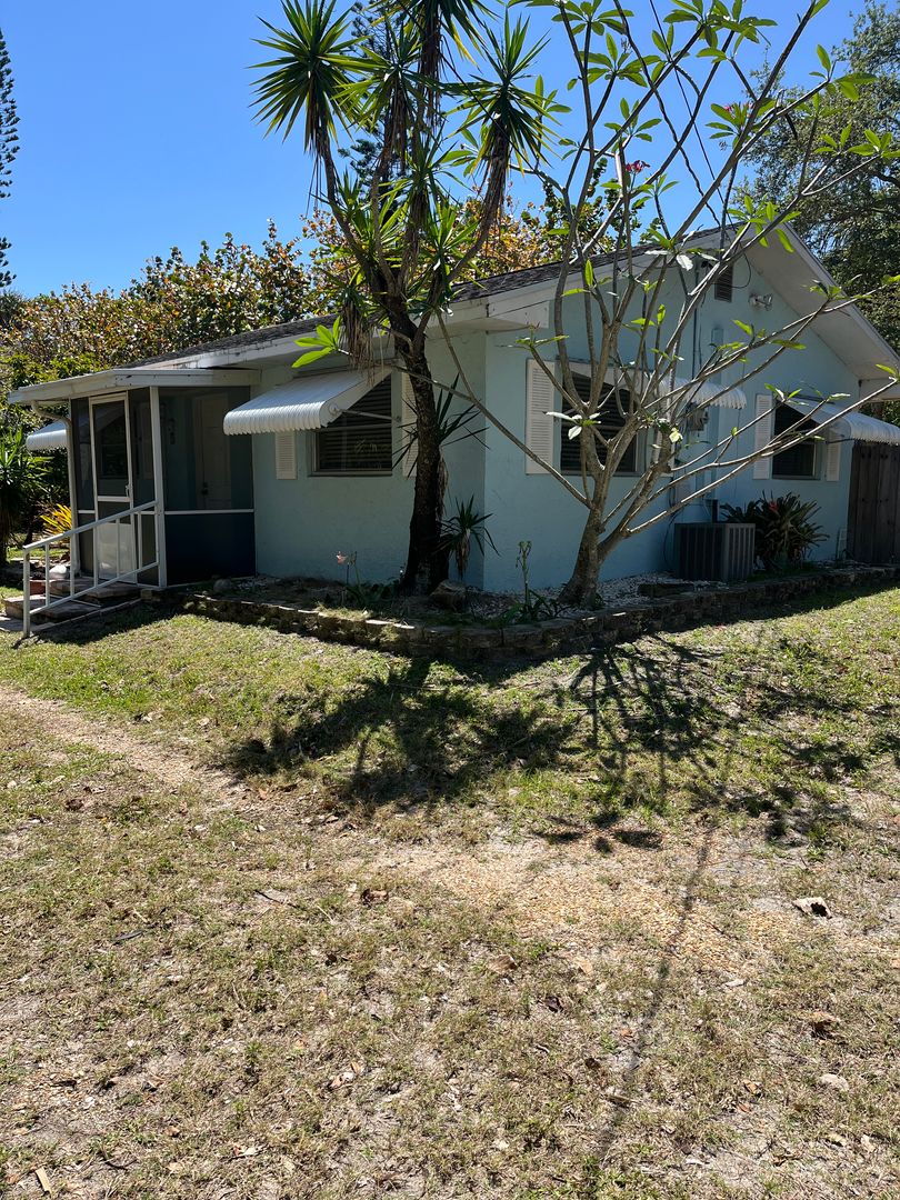 Jensen Beach Apartment: 4455 NE Palmetto Drive