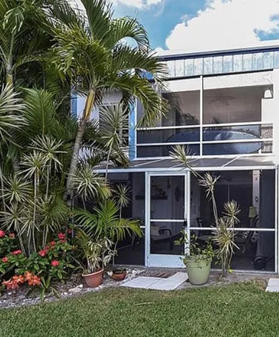 Stuart Condo: 974 NW Spruce Ridge Drive