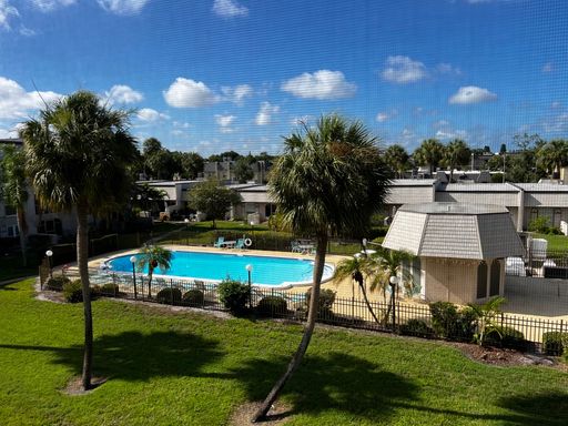 Beautiful 2 bedroom, 2 bathroom Condo located in Bardmoor area of Seminole, Florida. – photo 1