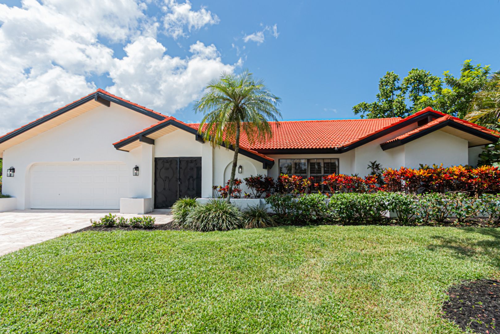 Naples Annual Rental –Single-Family Home with Private Pool, Lanai & Garage 