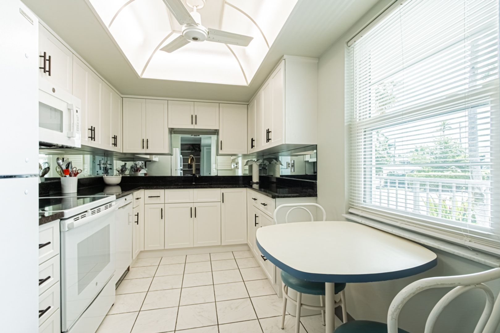 Blue Point Ave 1280 C22 7 of 12
