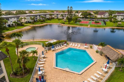 AVAILABLE NOW! Furnished Ground-Floor End Unit | Lake & Pool Views | Minutes to Marco Island & Downtown Naples – photo 1