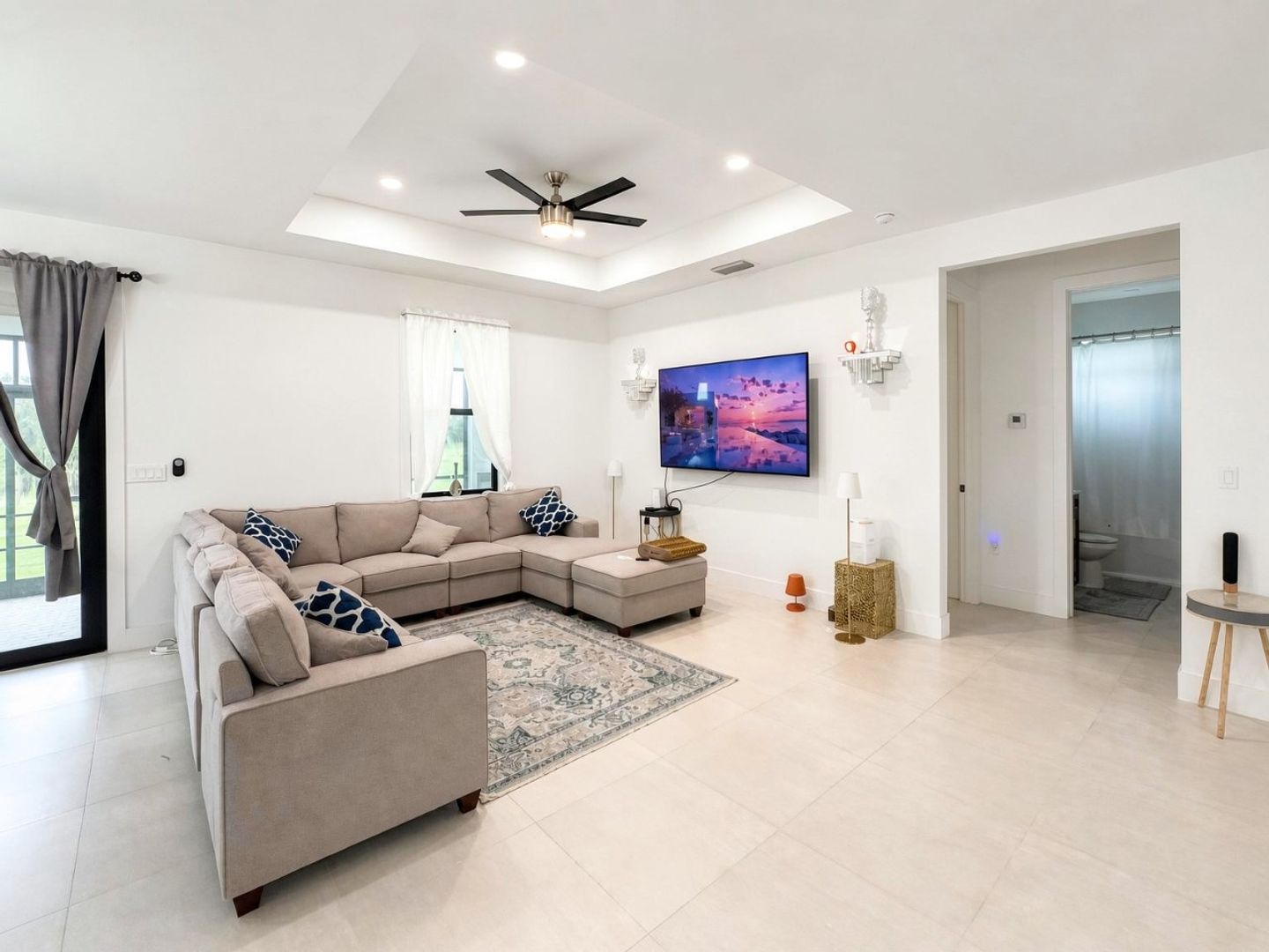 24th Ave 4022 NE 3 of 9