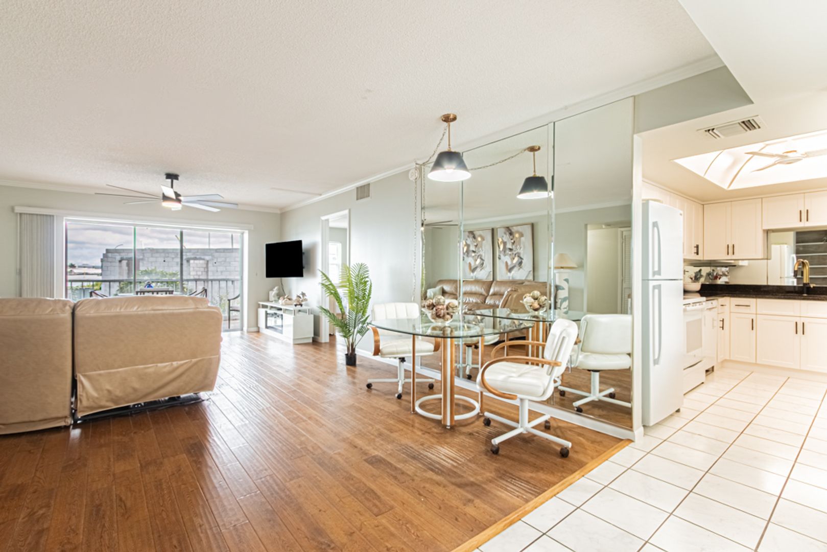 Blue Point Ave 1280 C22 9 of 12