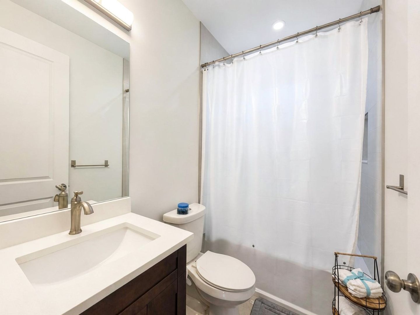 24th Ave 4022 NE 7 of 9
