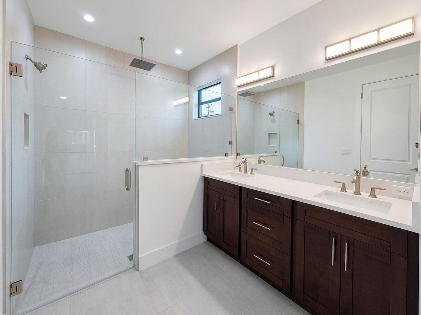 24th Ave 4022 NE 5 of 9
