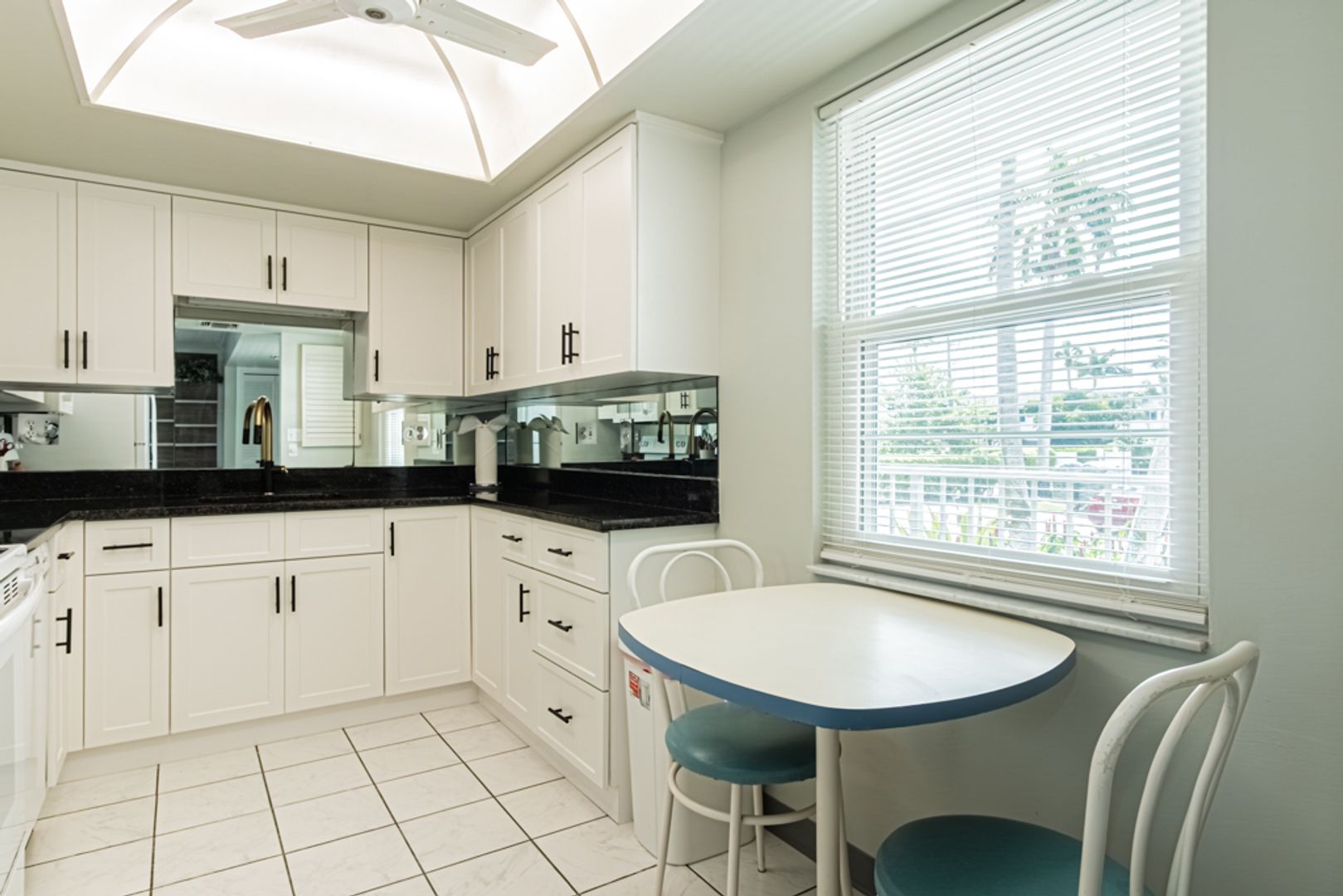 Blue Point Ave 1280 C22 6 of 12