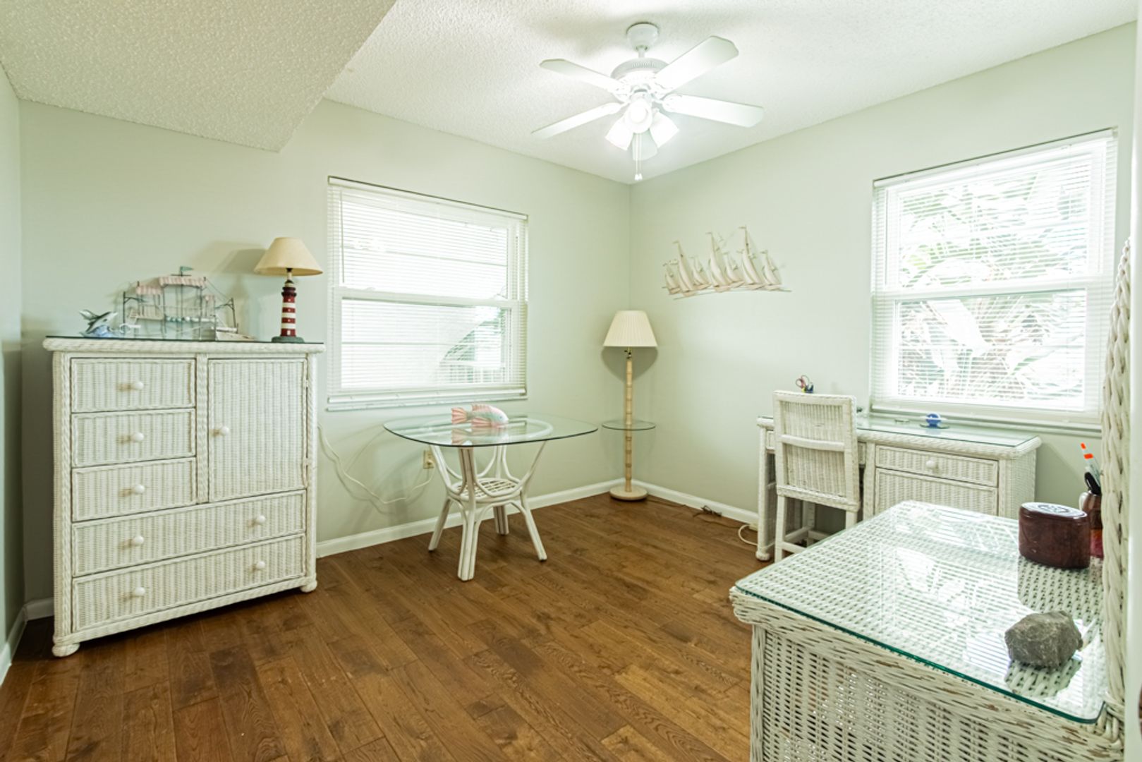 Work space at Blue Point Ave 1280 C22