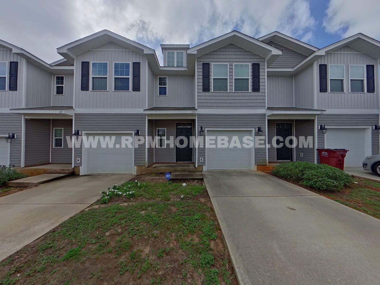 Crestview House: 113 Iron Horse Dr E