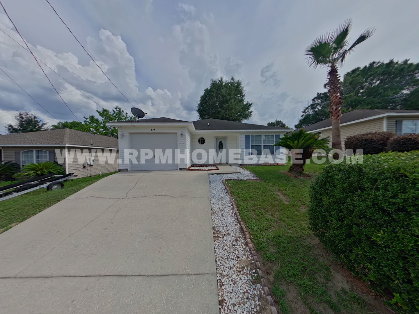 Crestview House: 338 Apple Drive