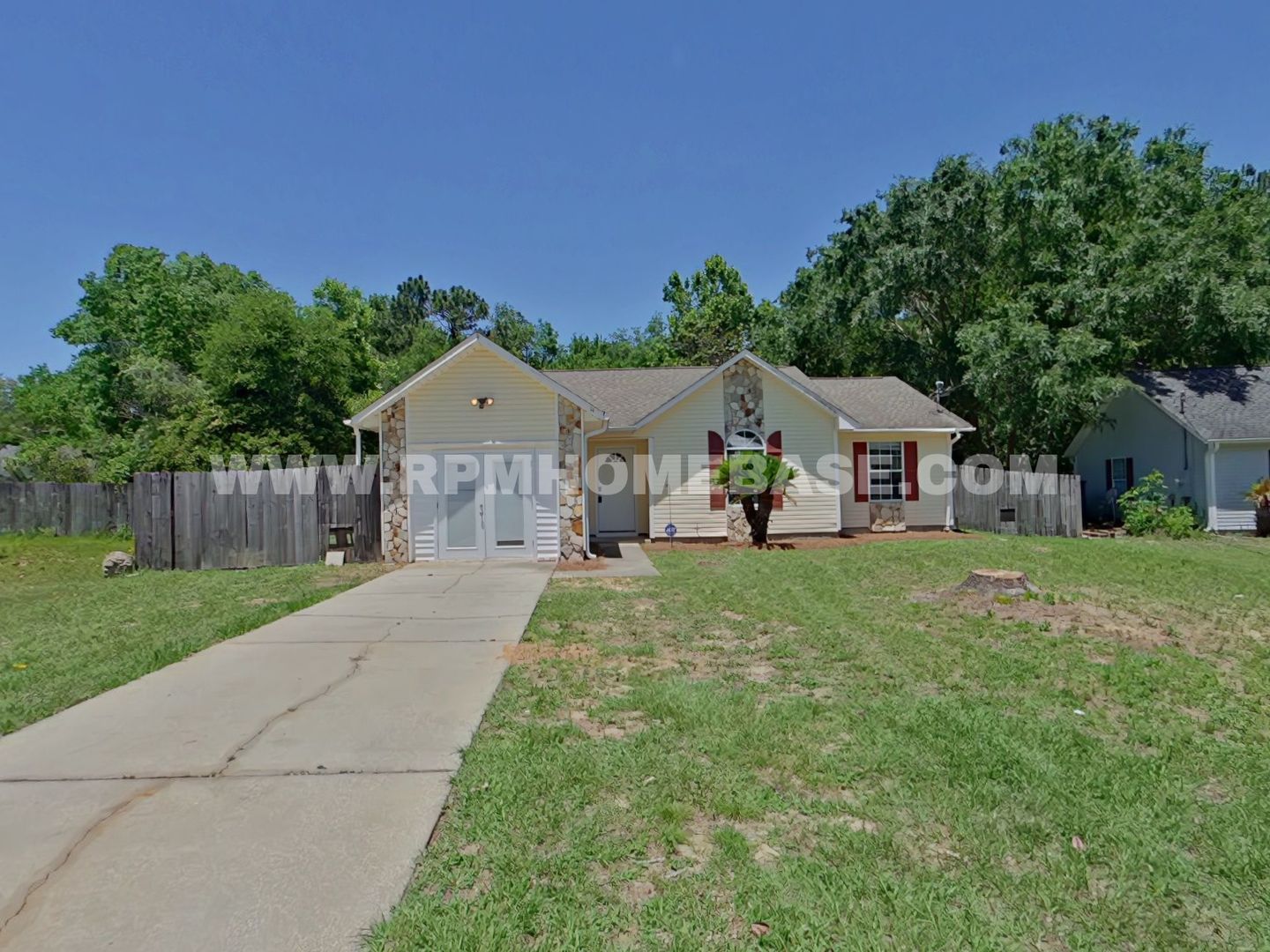 Crestview House: 14 Flora Cove