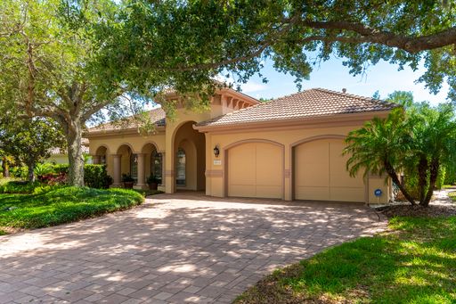 Stunning Unfurnished, Pet-Friendly 3-Bed, 3.5-Bath Pool Home in the coveted community of University Park – photo 1