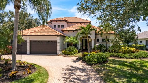 Stunning Country Club 5 Bed 3.5 Bath Residence – photo 1