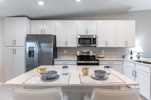 Stunning Luxury Brand New Condo, Beautifully Furnished to a high Standard in Golf Resort – photo 1