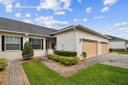 Charming 2 Bedroom, 2 Bath Single Story Townhome with Chain of Lakes Access