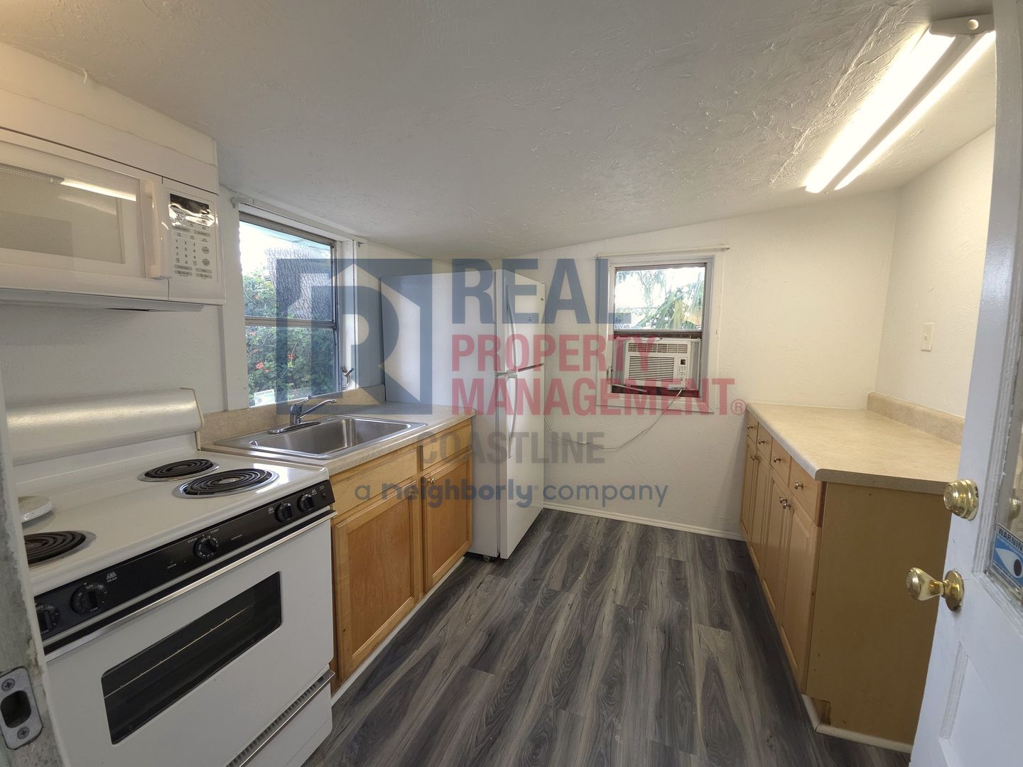 Private 1BR Cottage in the Village of the Arts 8 of 9