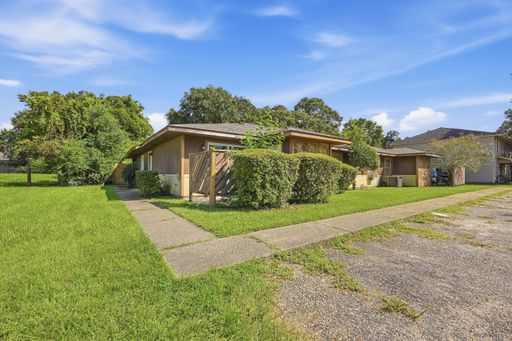 Charming 2-Bedroom Apartment in Pensacola! – photo 1