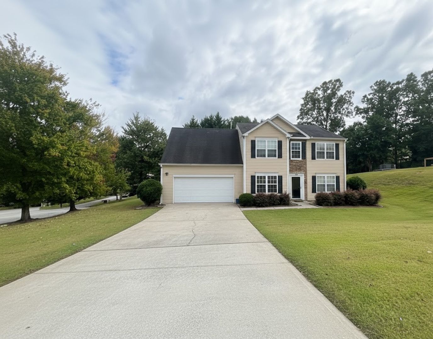 Lawrenceville House: 1785 Campbell Ives Drive