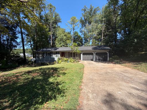 Beautiful Ranch Home with Sky Lights and Large Backyard! – photo 1
