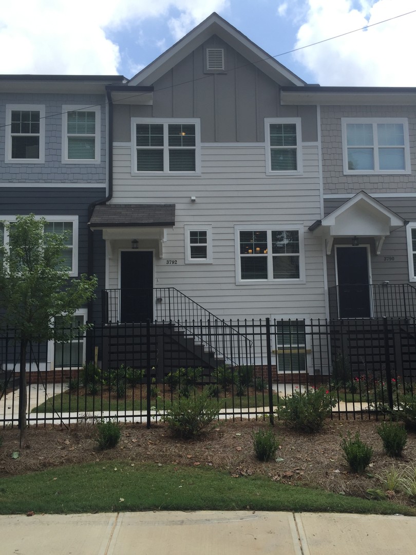 Atlanta House: 3792 Oxford Circle
