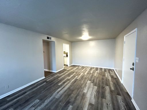 Half off 1st and 3rd months rent!! Spacious Two Bedroom Apartment!