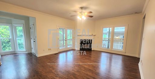 MUST SEE!! Three Bedroom Townhome located Downtown Near Law School! – photo 1