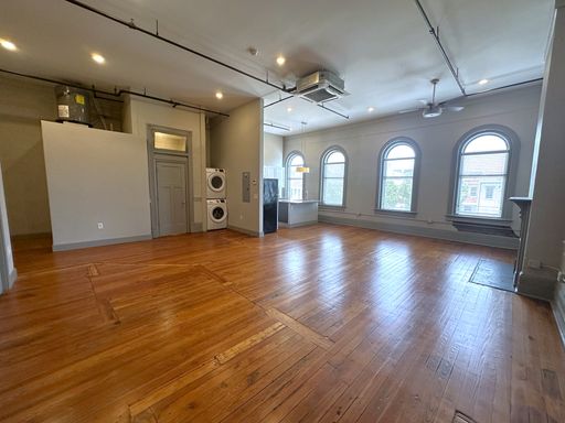 Spacious and Bright Downtown Loft Apartment with Fiber Internet and Off Street Parking Included! – photo 1