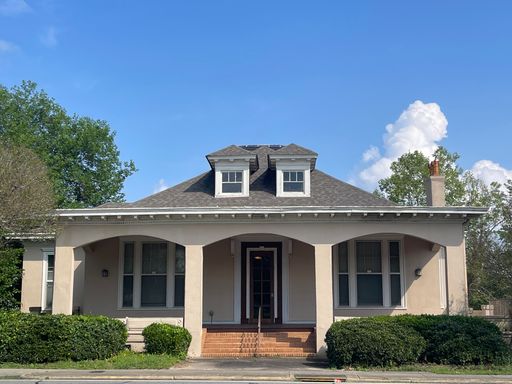 Two Bedroom Apartment on College Street!