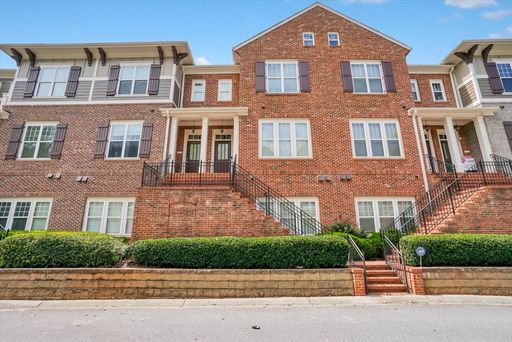 Spacious 3-bedroom, 3.5-bath brick townhome located in Kingston Point Manor – photo 1