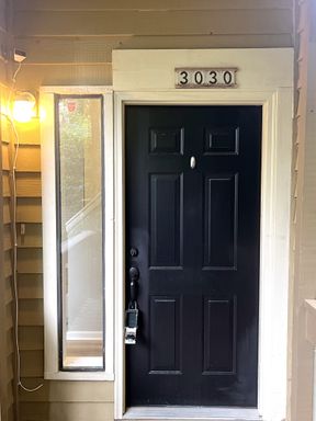 Renovated, Downtown Alpharetta 3-Bedroom Condo – photo 1