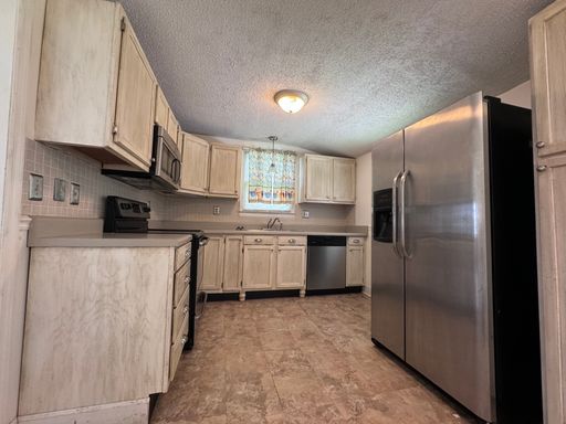 East Brainerd 3 Bed 1 Bath – photo 1
