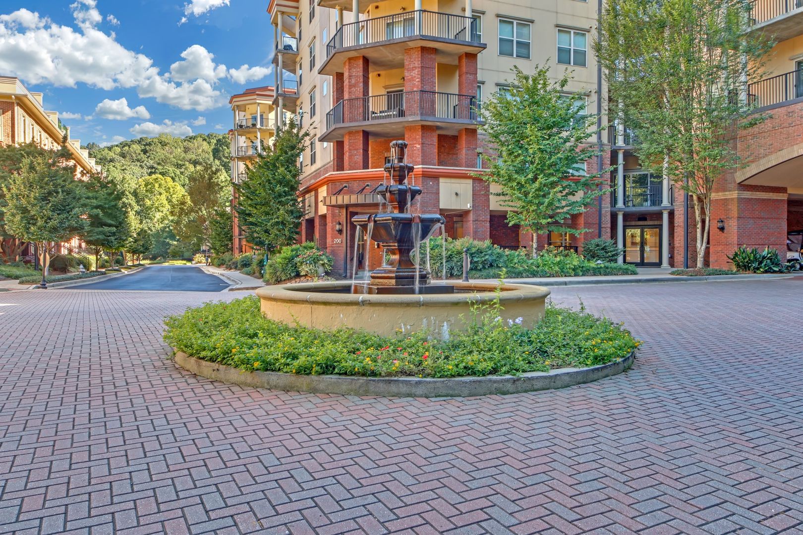 Sandy Springs House: 200 River Vista Dr