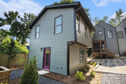 Nearly New Construction in Grant Park! – photo 1