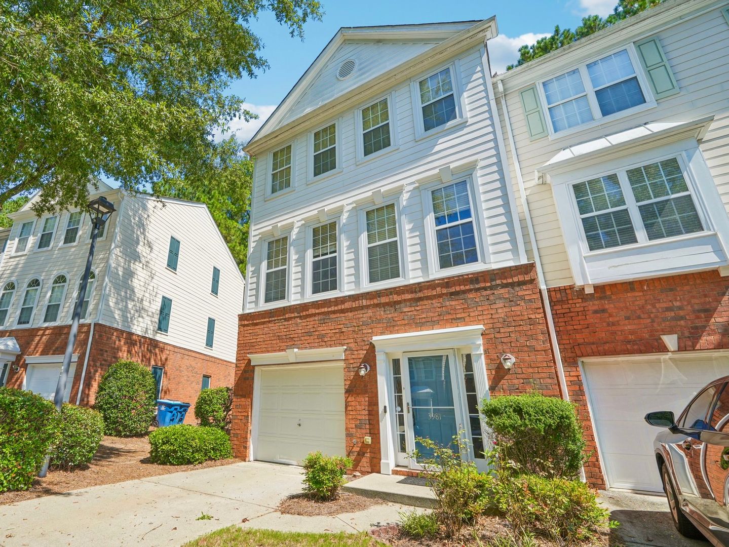 Duluth House: 3981 Howell Park Rd