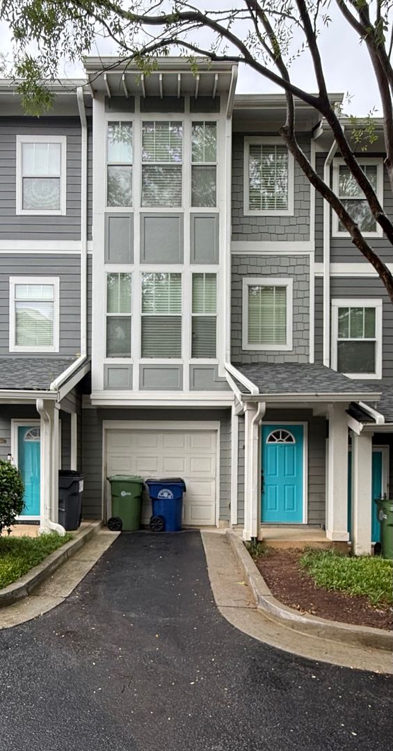 Atlanta House: 1055 Park Row North