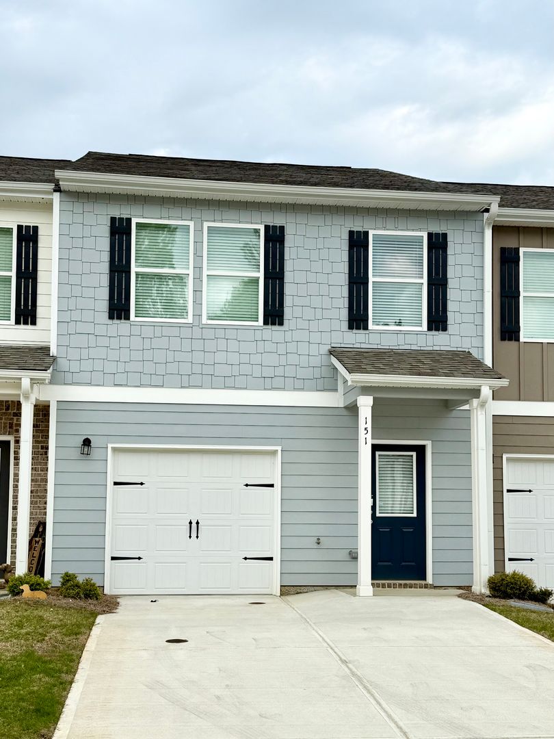 Adairsville House: 151 Village Green Drive