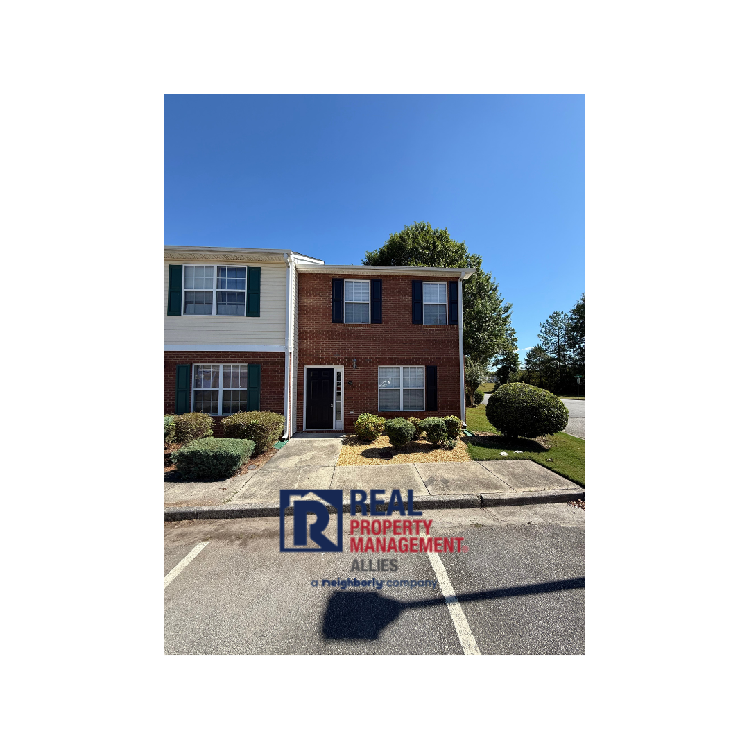 Adairsville House: 70 Princeton Glen