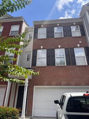 Beautiful 4-Bedroom Townhome in Gated Dunwoody Community