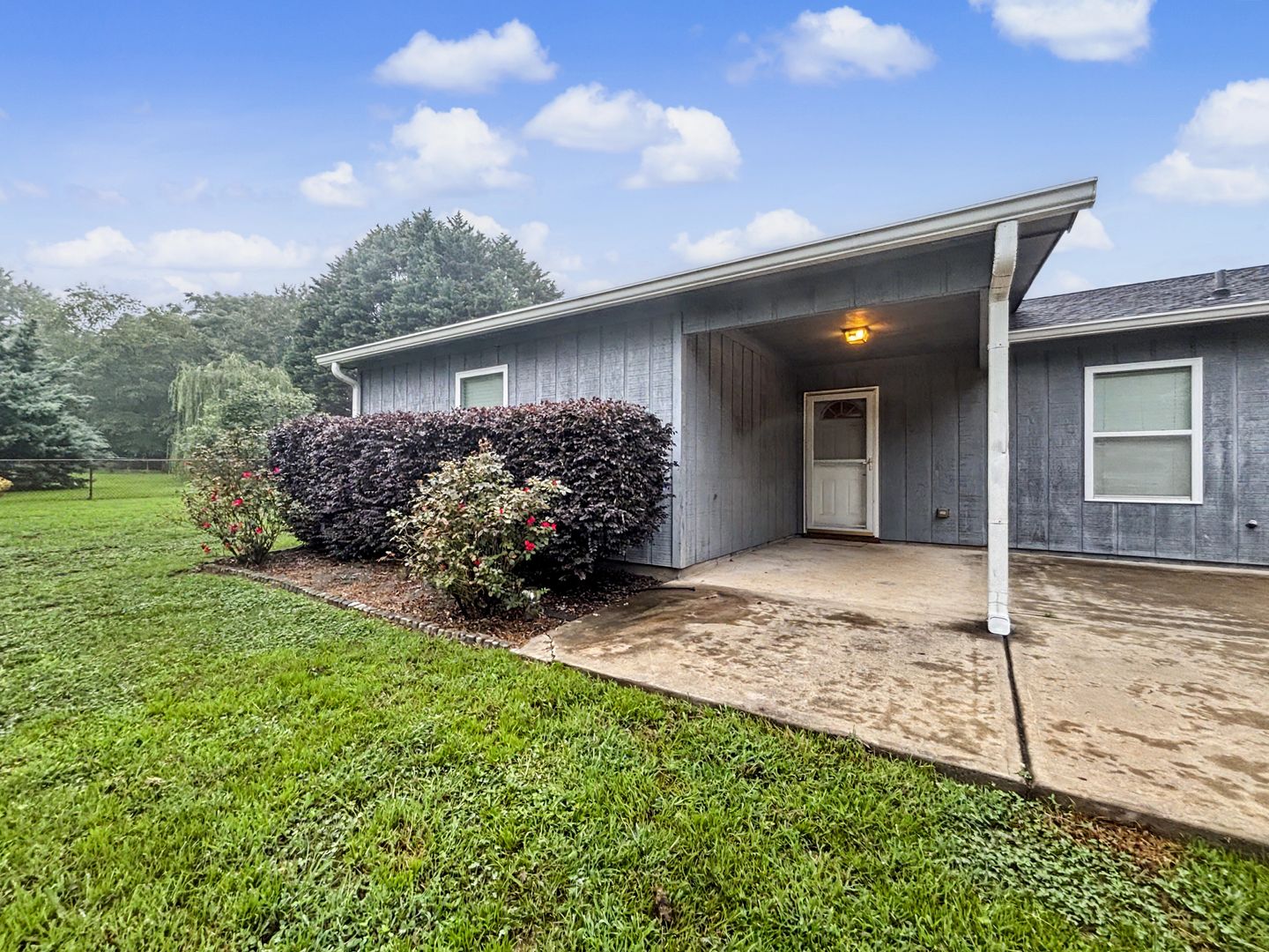 Loganville Multiplex: 560 Lee Byrd Rd