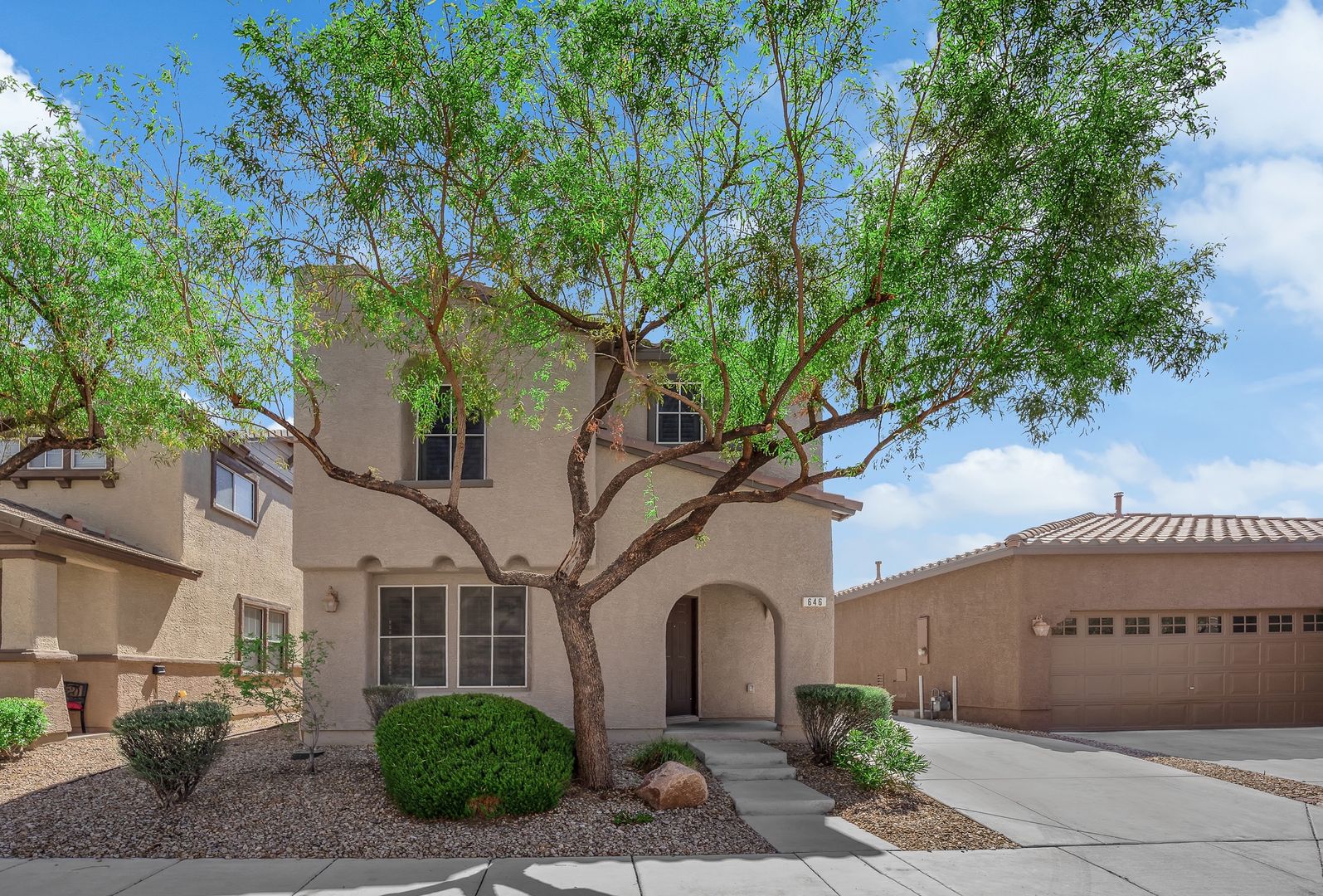 Henderson House: 646 Monument Point St