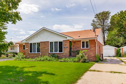 CUTE TOWNHOME CLOSE TO COPPER LAKE! 2 Bedroom, 2 Bathroom Townhome in Des Moines – photo 1