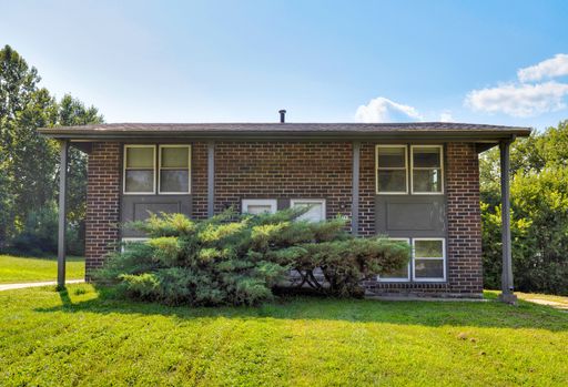 NEWLY UPDATED!! 2 Bedroom, 1 Bathroom Apartment in Des Moines! – photo 1