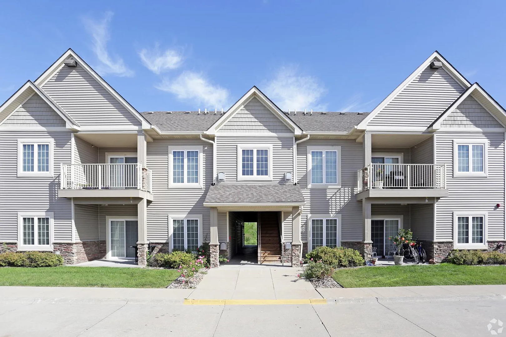 Urbandale Apartment: 14105 Airline Avenue