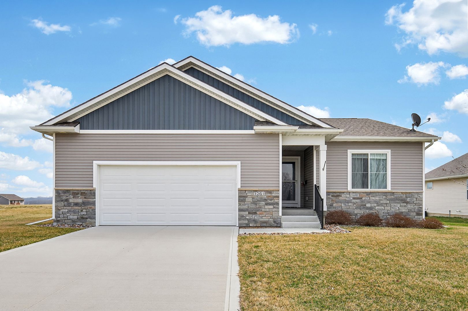 Des Moines House: 3261 Brook Landing Court