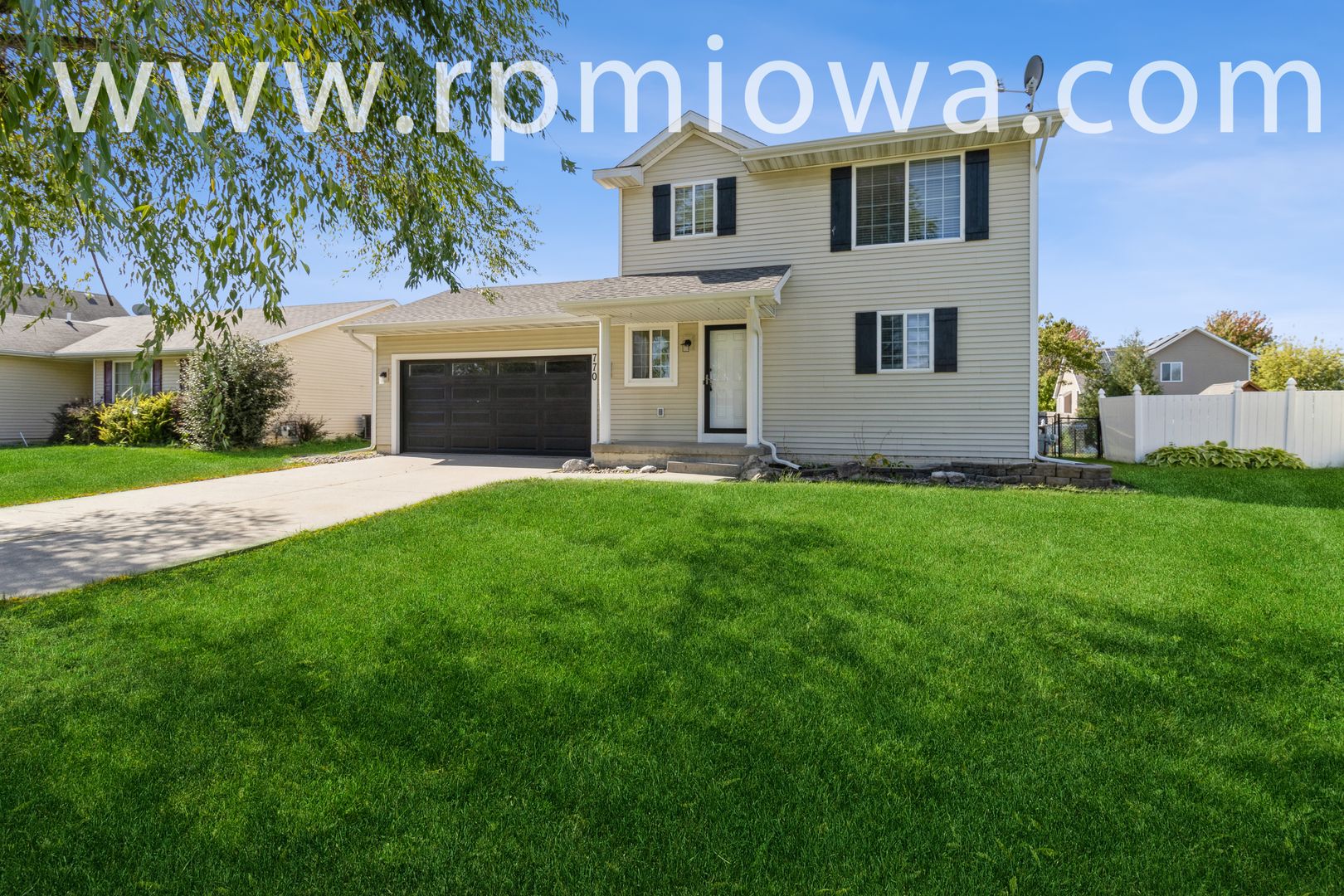 Waukee House: 770 SE Harper Drive