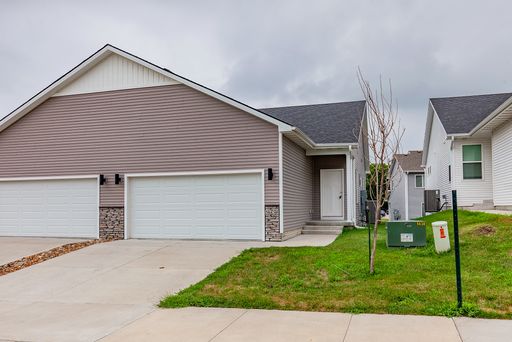 TIMELESS COMFORT!! 3 Bedroom, 3 Bathroom Townhouse in Pleasant Hill!
