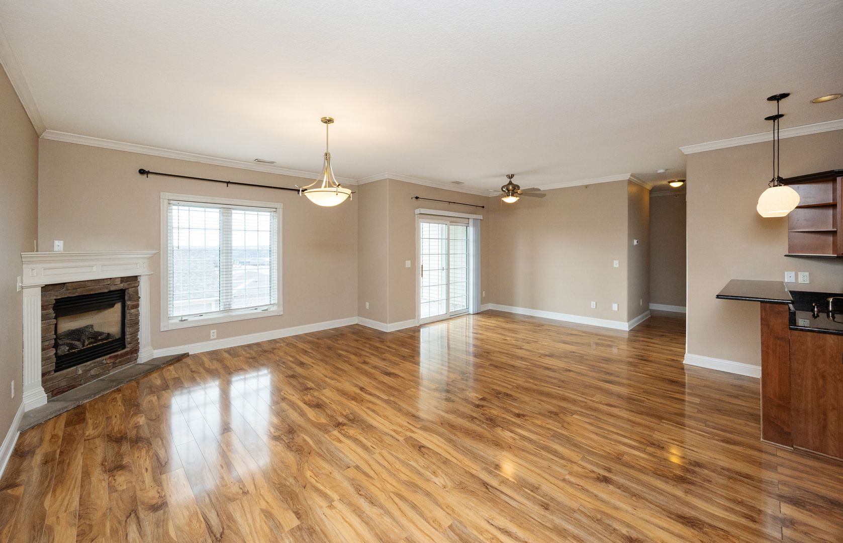 Urbandale Condo: 14115 Airline Avenue