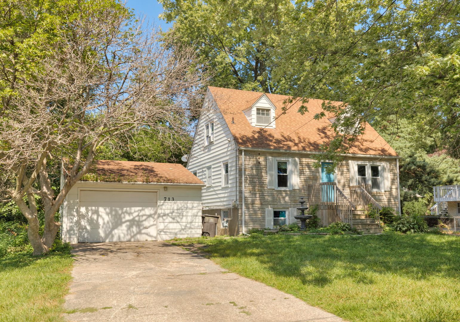 Des Moines House: 713 Maxwelton Drive