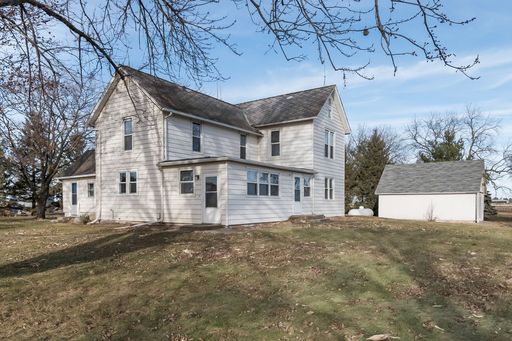 UNIQUE ACREAGE!! 4 Bedroom, 2 Bathroom House in Ames – photo 1