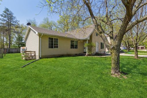 NEAR CAMPUS!! 3 Bedroom, 2 Bath Duplex in Ames – photo 1
